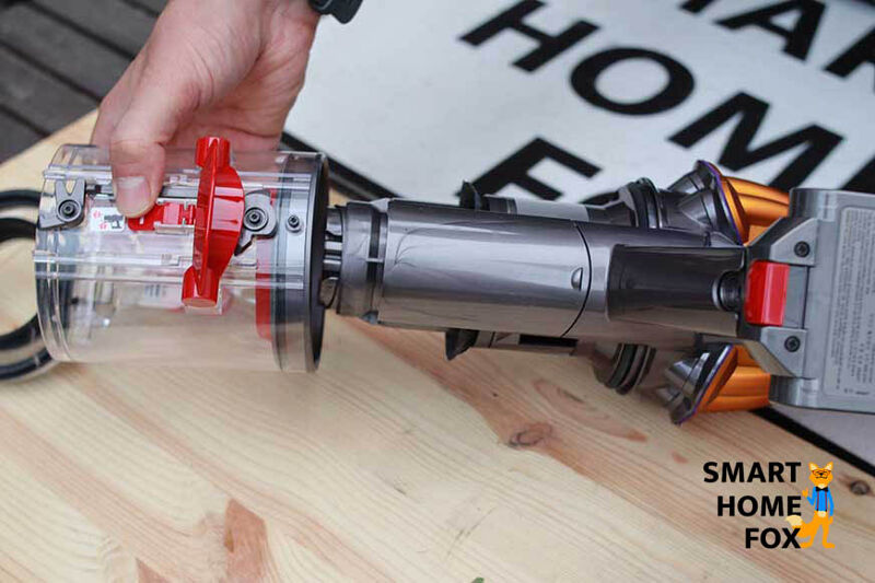 Reinigung Schmutzbehälter Dyson V12 Slim